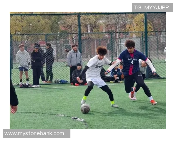 竖版足球明星在绿茵场上尽显风采的精彩瞬间照片集锦